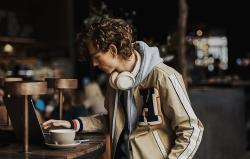 Edifier Bezdrátová sluchátka W820NB Plus, ANC (béžové)