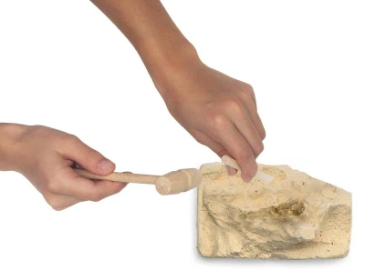 Efko IGRÁČEK Archeologička figúrka egyptské vykopávky sarkofág a soška Nefertiti