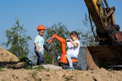 Falk Bager Kubota KX085-5 s otevíratelným sedadlem a přilbou