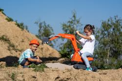 Falk Bager Kubota KX085-5 s otevíratelným sedadlem a přilbou