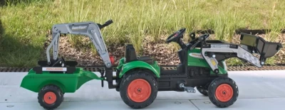 Falk Šlapací traktor 2051N Farmland s nakladačem, rýpadlem a vlečkou
