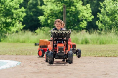 Falk šlapací traktor 2060 Kubota s nakladačem a vlečkou