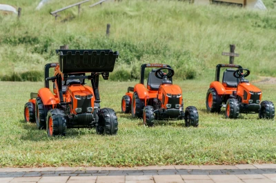 Falk Šlapací traktor 2060AB Kubota M6 s vlečkou
