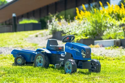 Falk Šlapací traktor New Holland s vlečkou