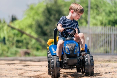 Falk Šliapací traktor 3090B - New Holland T8 s přívěsem