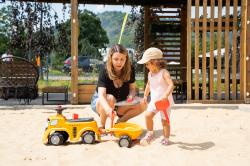 Falk Traktor volvo FMX s volantem, klaksonem a přívěsem