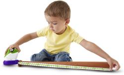 Fisher Price Žabka Nauč se měřit na baterie svinovací metr Zvuk plast