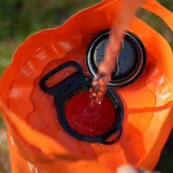 Flextail Malá bateriová sprcha s nádrží TINY Shower Bucket
