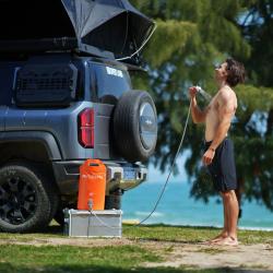 Flextail Malá bateriová sprcha s nádrží TINY Shower Bucket