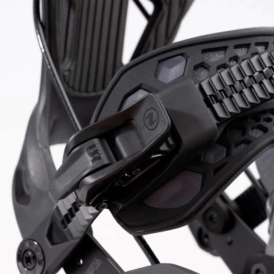 Flow Fuse black 26/27 snowboardové vázání (výklopná pata)
