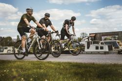 Force B51 čierno-biele cyklokraťasy so šrákmi a vložkou