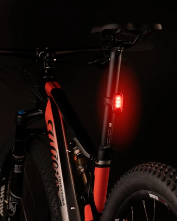 Force Blikačka zadní PILL 12 LM, 3 x LED, USB