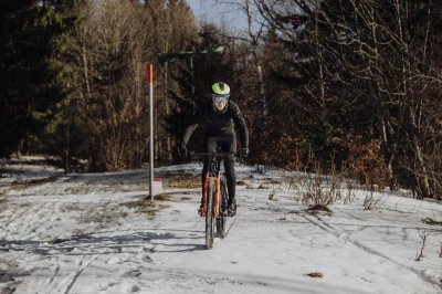 Force BRIGHT čierne cyklonohavice so šrákmi bez vložky POUZE L (VÝPREDAJ)