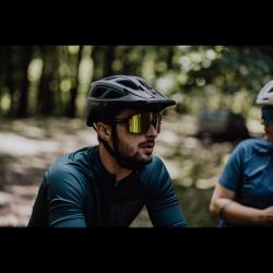 Force EPIC čierne, žlté zrkadlové sklo cyklistické okuliare