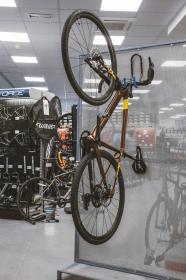 Force Držák kola na zeď za řídítka Fe, černý