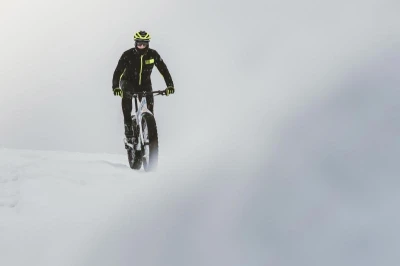 Force FROST čierno-fluo pánska softshell cyklobunda IBA 3XL (VÝPREDAJ)