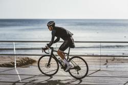 Force SMOOTH černo-bílé kraťasy se šráky a vložkou