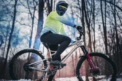 Force MTB ANGLE fluo-modrý cyklodres - dl. rukáv + Force MOUNT MTB černé cyklokraťasy bez vložky
