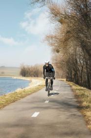 Force ORCA bílo-černá cyklistická přilba POUZE L-XL - 58-63 cm (VÝPRODEJ)