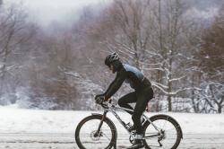 Force BULL HUE černá-šedá cyklistická přilba