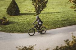 Force DOWNTOWN šedá cyklistická přilba