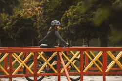 Force DOWNTOWN šedá cyklistická přilba