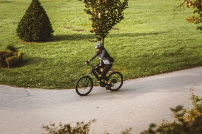 Force DOWNTOWN šedá cyklistická přilba