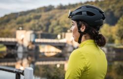 Force NAOS čierna cyklistická prilba