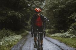 Force NEO červeno-černá cyklistická přilba