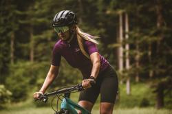 Force NEO MIPS černá mat-lesk cyklistická helma