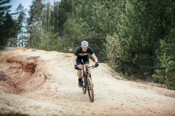 Force NEO VIVID bílo-černá cyklistická přilba