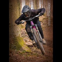 Force VENOM černá downhill přilba