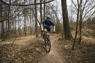 Force RECKLESS černo-červeno-modrý mtb dres + Force BLADE MTB černé cyklokraťasy