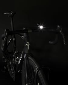 Force BUG 400LM USB světlo přední, černé