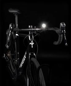 Force Svetlo predné PIPE 550LM USB, čierne