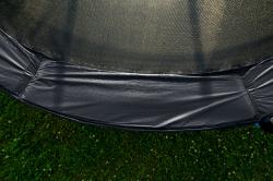 G21 Trampolína SpaceJump, 366 cm, černá, s ochrannou sítí + schůdky zdarma