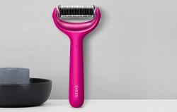 Geske GK000043MG01 magenta silikonové microneedle váleček na obličej a tělo 8v1 s aplikací