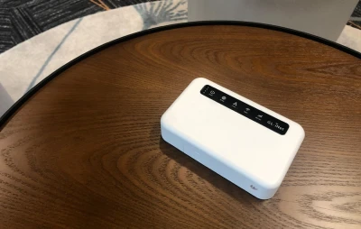 GL.iNet Puli GL-XE300-BAT bílý 4G router