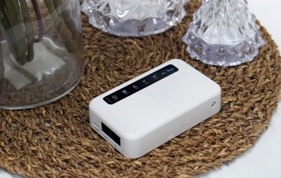 GL.iNet Puli GL-XE300-BAT bílý 4G router