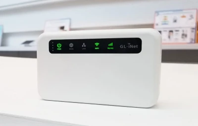 GL.iNet Puli GL-XE300-BAT bílý 4G router