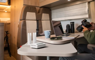 GL.iNet Spitz Plus GL-X2000 bílý 4G LTE router