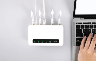 GL.iNet Spitz Plus GL-X2000 bílý 4G LTE router