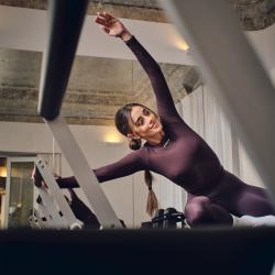 GymBeam Dámské tričko s dlouhým rukávem Aura Tee Brown