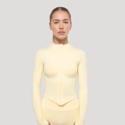 GymBeam Dámský sportovní top Luma Butter Yellow GymBeam Dámský sportovní top Luma Butter Yellow