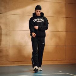GymBeam Tepláky Varsity Black