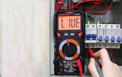 Habotest Digitální multimetr se svítilnou HT118C, True RMS, NCV, testování baterií