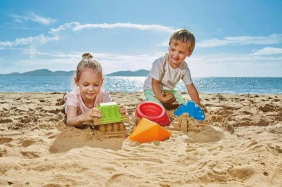 Hape Bábovka Májská pyramida modrá baby formička na písek plast