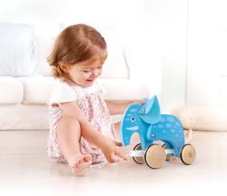 Hape DŘEVO Sloník baby tahací na kolečkách (dřevěná hračka)