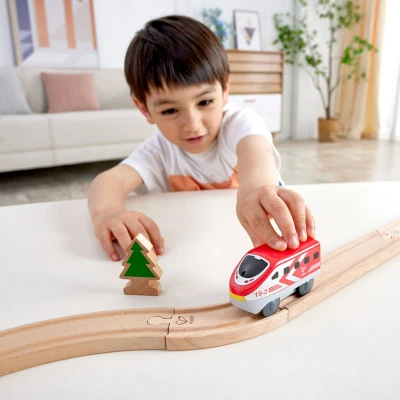 Hape Lokomotiva Intercity červená vláček na baterie plast
