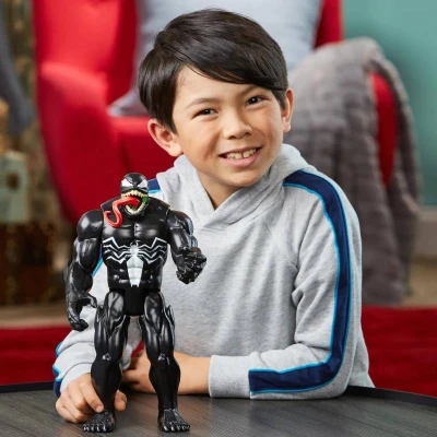 Hasbro DeLuxe figurka akční Venom (Spidermen) 30cm Titan Hero Series plast